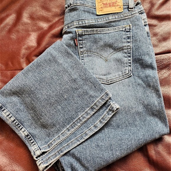Women Jeans Levi 16 M Great Pre-owned condition no rips tears Discount Shipping - Picture 1 of 5